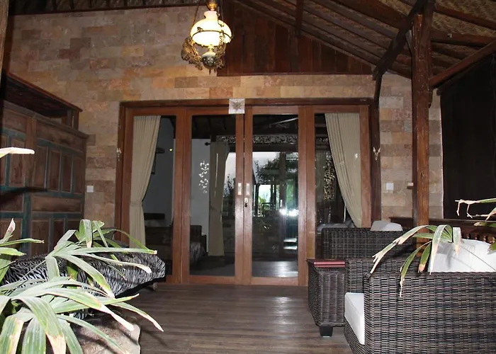 ゲストハウス Bali Sunrise Villas & Restaurant 2*